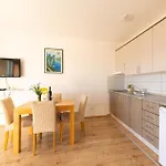 Stunning In With Sea View Apartman *
